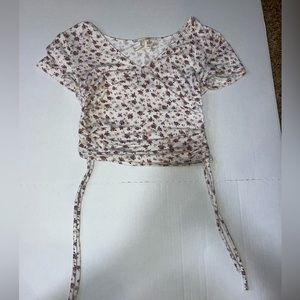 White and pink flowery t shirt. Size XS. Never worn